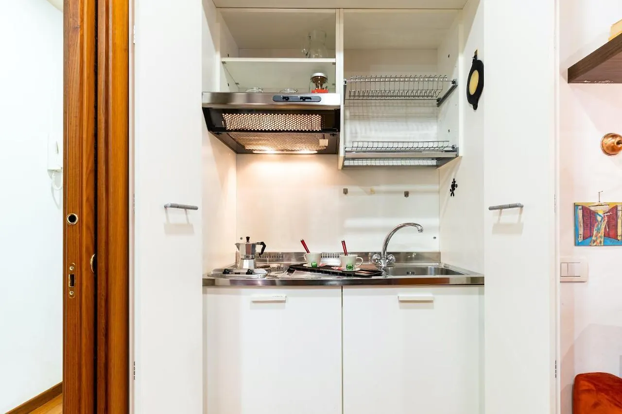 Rome As You Feel - Cozy Apartments In San Giovanni 0*,